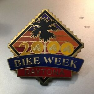 Daytona 🏍 Bikeweek 2000 pin. -  📦 20